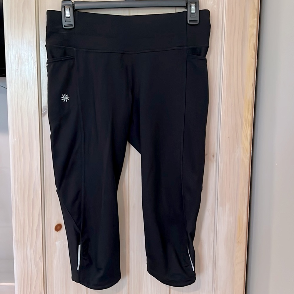 Athleta Size Small workout capris with pockets